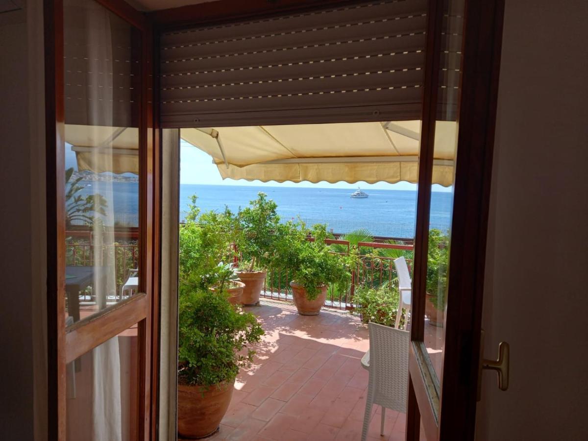 White Lotus Apartment Taormina Dış mekan fotoğraf